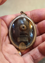 Load image into Gallery viewer, Locket Roon Bucha Kru 2558 (Special Gold Edition) - MKCamulet