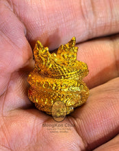 將圖片載入圖庫檢視器 Phaya Nak Geow 2545 (Rare 100pcs Gelaithong) (A) - MKCamulet