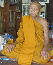 Load image into Gallery viewer, Khun Paen Um Guman Lang Palak Nang Kuuan 254x - MKCamulet