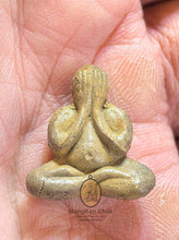 Load image into Gallery viewer, Phra Pidta Loy Ong 2535
